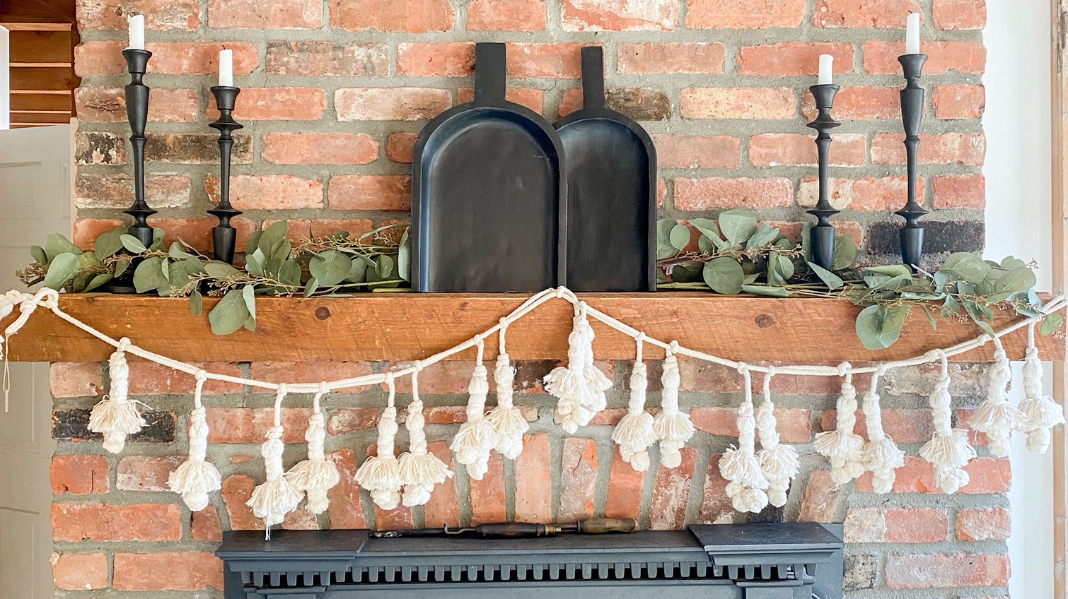Cozy and Simple Farmhouse Mantel Decorating
