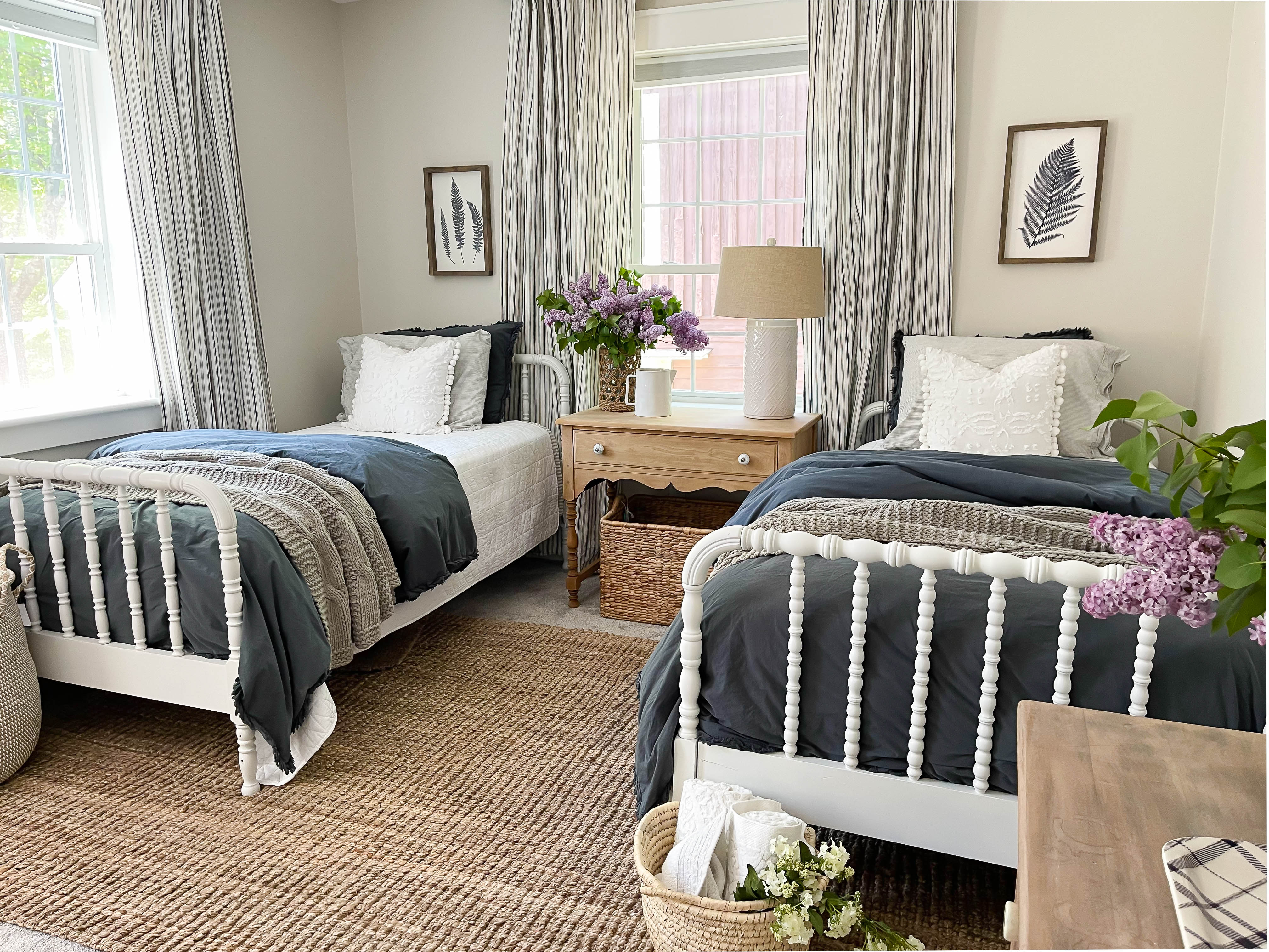 Farmhouse guest room décor