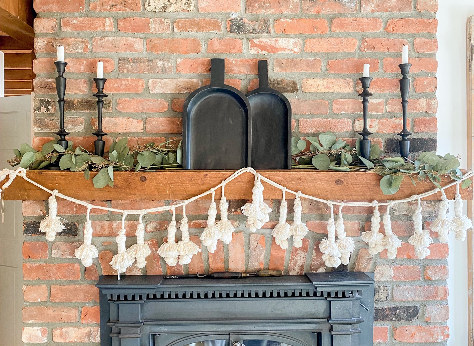 Cozy and Simple Farmhouse Mantel Decorating