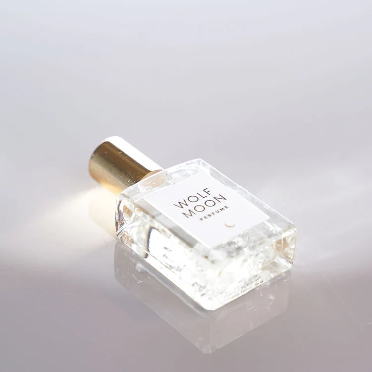 Organic perfume featuring notes of vanilla, amber and soft musk.